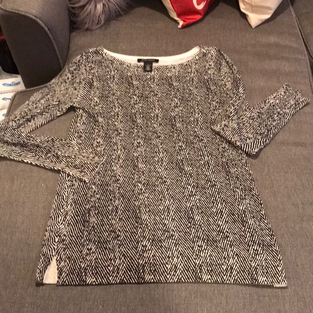 White 🏠 Black 🏬 - Picture 2 of 5